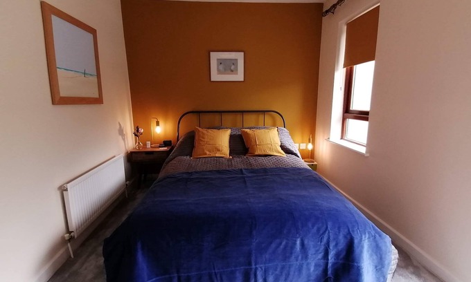 Malahide House | Stylish, spacious, 2 bed Malahide apartment with sea view from bedroom