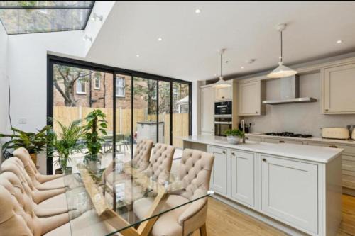 Chiswick Riverside House | stylish & spacious London 4 beds house
