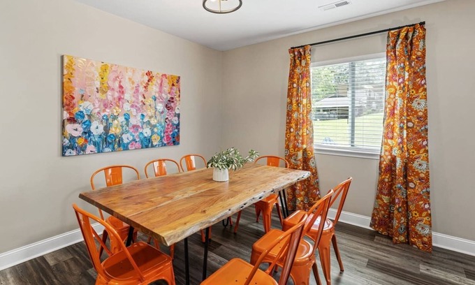 Taylors House | Stylish & Spacious New-Build, King Beds, Private Patio + Modern Comforts