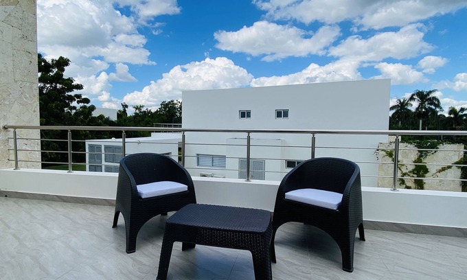 El Soco Villa | Stylish Spacious Villa Pool Hot tub Near The Beach