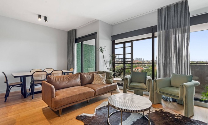 St Kilda Apartment | Stylish & Spotless 2-Bed Apartment in St Kilda