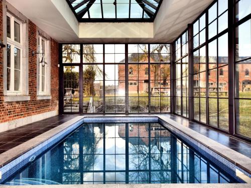 Pont-a-Lesse House | Stylish Stay with Sauna