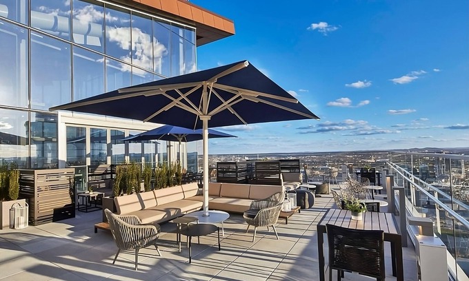 Sobro Hotel | Stylish Stay in the Heart of Music! Pets Allowed, Swimming Pool!