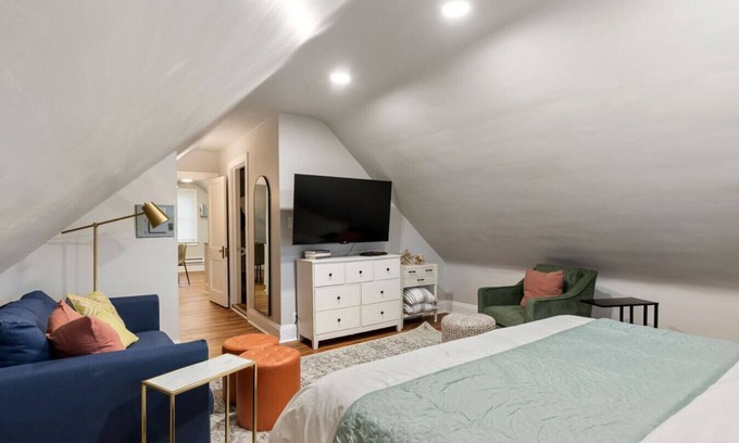 Cleveland Apartment | Stylish Studio Cleveland Clinic