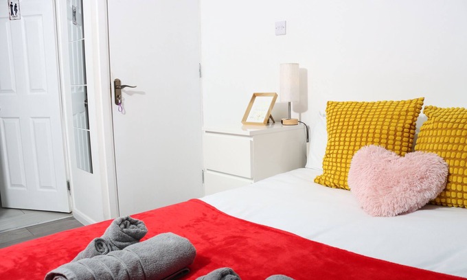 Brownswood Apartment | Stylish studio- 15mins to Central London!