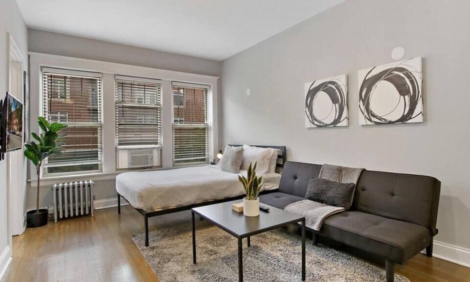 Chicago Apartment | Stylish Studio Apartment in Portage Park
