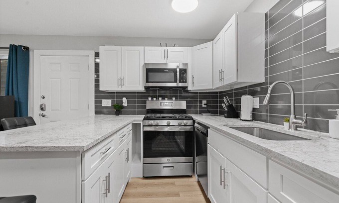 Clarksville Apartment | Stylish Studio | Downtown | Evonify 4334