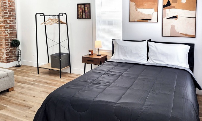 Bristol Apartment | Stylish studio, newly renovated!