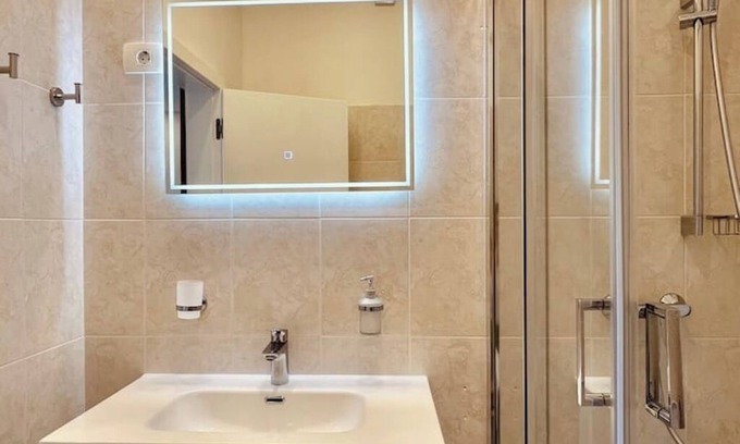 Izola Apartment | Stylish Studio | Terrace & Private Parking Included