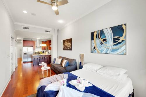 Olde Kensington Apartment | Stylish Studio W Rooftop Pool
