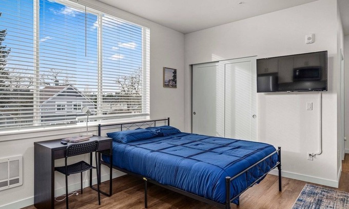 South Tacoma Apartment | Stylish Tacoma Studio near Universities