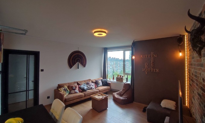 Nieuw-West Apartment | Stylish Top Floor Apartment