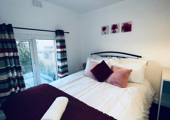 Coventry House | Stylish Town House - Modern double room - 3