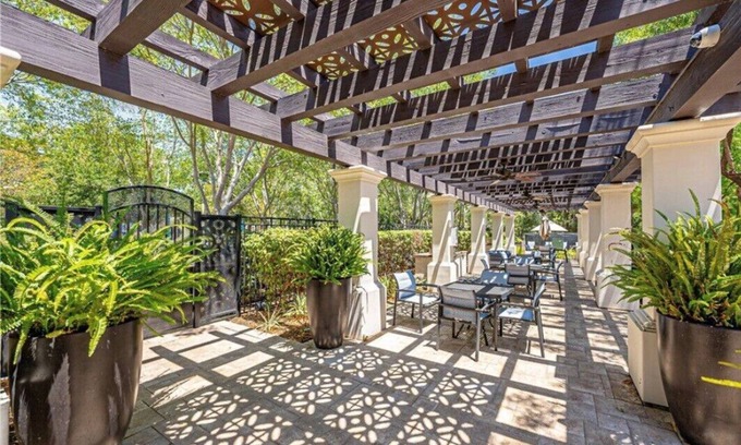 Quail Hill House | Stylish Townhome Near Entertainment and Beaches!