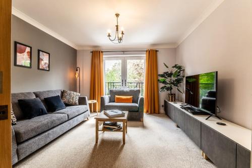 Exeter House | Stylish townhouse by the Quay with parking