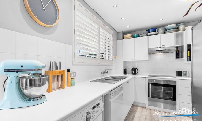Ascot Apartment | Stylish Two Bedroom Unit in Ascot