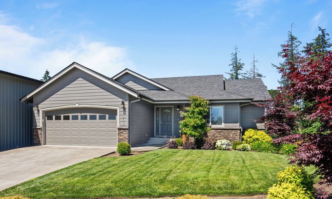 Salem House | Stylish Two-Story Getaway on Keizer's Quiet Outskirts