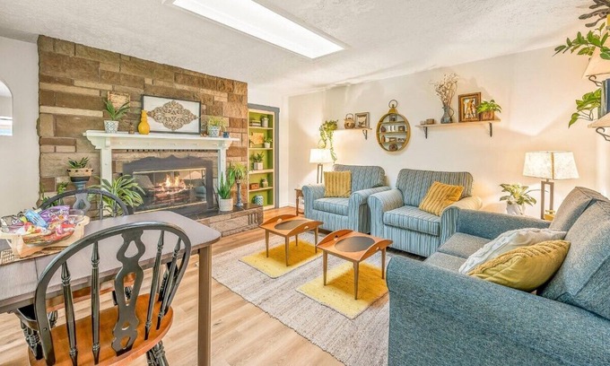 Longview Cottage | Stylish, Updated, Waterfront Cottage ~ Quiet and Romantic