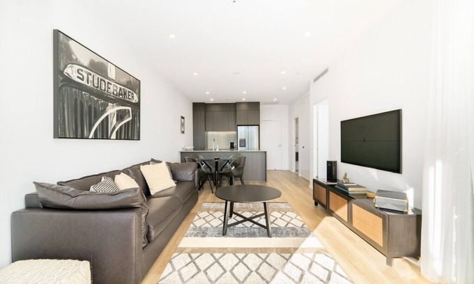 Manuka Apartment | Stylish Urban Apartment Close to Manuka