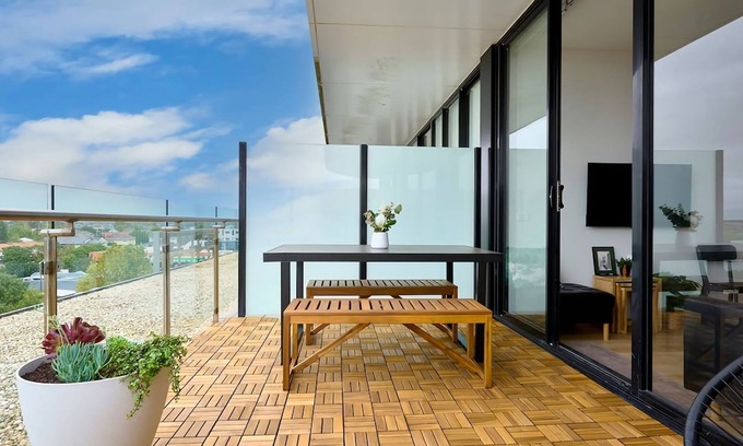 Essendon North Apartment | Stylish Urban Retreat Prime Location