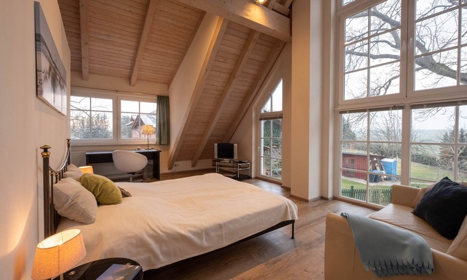 Muritz House | Stylish vacation apartment in a manor house on Lake Plau