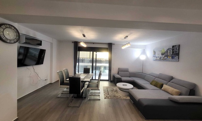 Kinosargous Apartment | Stylish Vacation Apartment.Metro FIX 180 mtr
