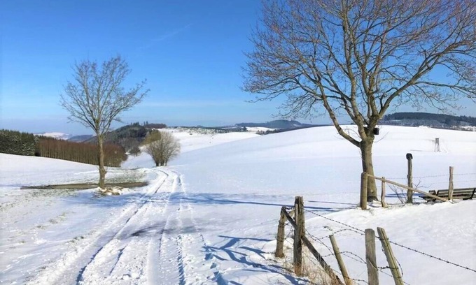 Feriendorf Hennesee House | Stylish vacation home with covered terrace.