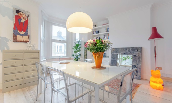 Southwark Apartment | Stylish & vast 2 bedroom apt in authentic London
