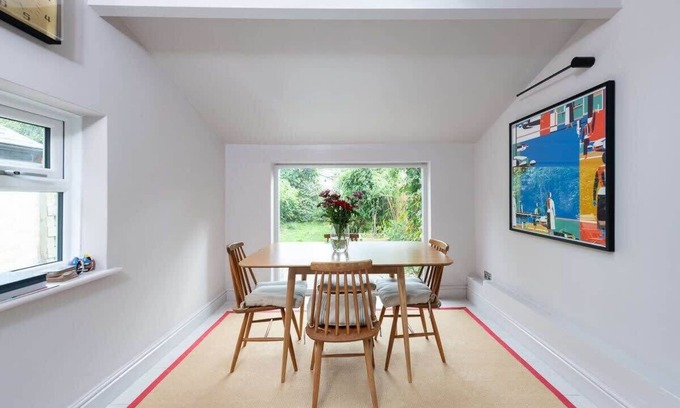 Cambridge House | Stylish Victorian 2 Bed Terraced House with Garden