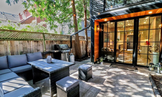 Cabbagetown South House | Stylish Victorian w Parking & Patio in Heart of TO!