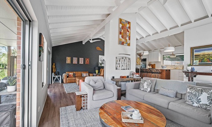 Smiths Lake House | Stylish Villa 38 has Stunning Lake & Ocean Views a Perfect Retreat !