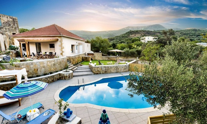 Potamidha Villa | Stylish Villa - Prive Pool - Large yard - BBQ & View