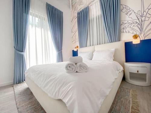 Caesarea Villa | Stylish Villa with Bomb Shelter Close to Shore