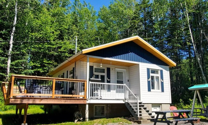 Saint-Tite-des-Caps Ski Chalet | Stylish-vintage refuge near Massif & MSA with spa
