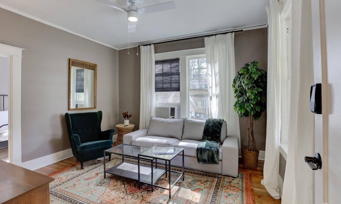 Midtown Apartment | Stylish Vintage Apartment in Midtown Close to All!