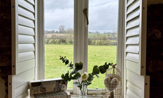 Whitley House | Stylish Wiltshire Country Cottage Retreat with Garden