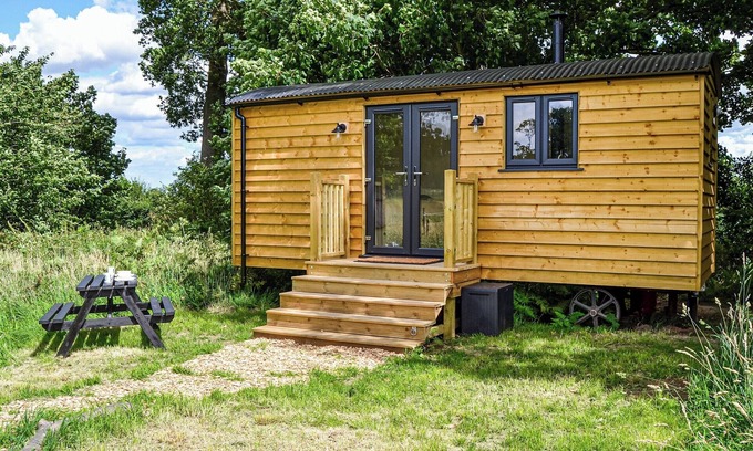 Irstead Cottage | Stylish with complete tranquillity, the perfect place to relax and unwind.