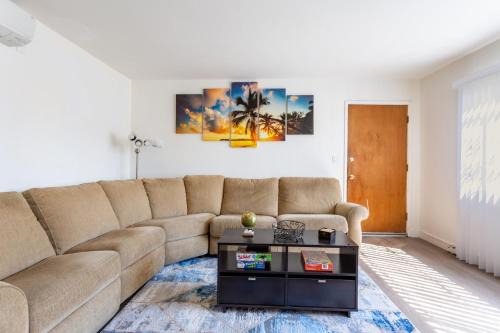 Los Angeles House | Stylish2BR Patio BBQ Parking Downtown LA