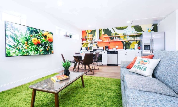 Winter Garden Apartment | StylishAptWtrGrdnOppLake&Prk&Yrd