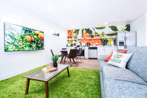 Winter Garden Apartment | StylishAptWtrGrdnOppLake&Prk&Yrd