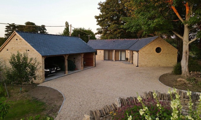 Churchill Cottage | Stylishly presented holiday barn in the Cotswolds - Corner House Barn
