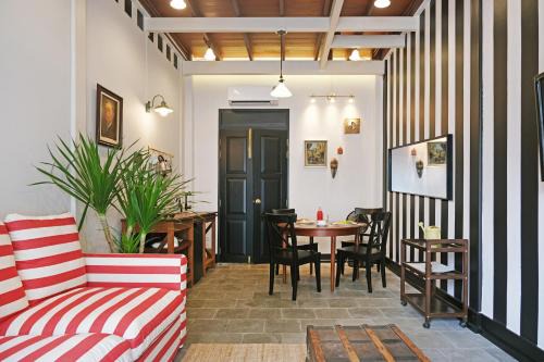 Chakkrawat House | Stylist Siamese Design House Steps To Chinatown - Self Check In