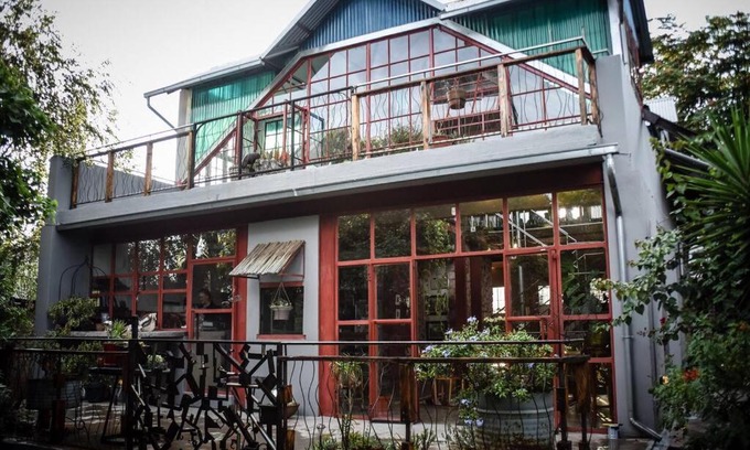 Greater Johannesburg Metropolitan Area House | (Sub)urban retreat