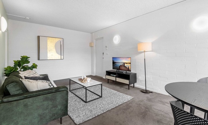 Parkville Apartment | Sublime 1-Bed Apartment by Royal Park