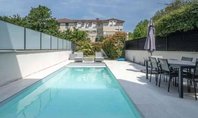 Thiais House | Sublime house with cinema gym swimming pool and sauna