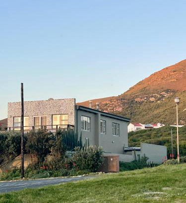 Hermanus Villa | Sublime modern beachfront villa in paradise