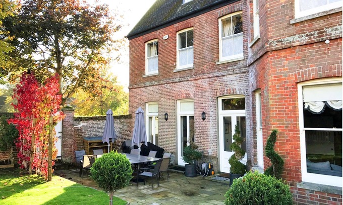 Christchurch House | Substantial 6 bed House in Christchurch Dorset