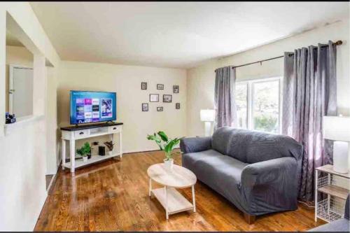 Henrietta House | Suburb comfy home near RIT and airport