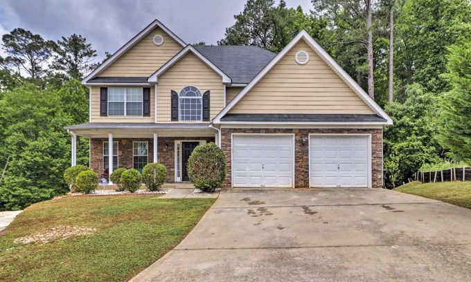 Cliftondale House | Suburban Atlanta Vacation Home - 20 Mi to Downtown