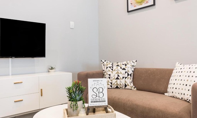 Kraaifontein Apartment | Suburban Bliss Durbanville